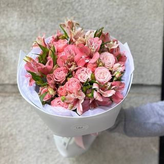 Premium Alstroemerias & Spray Roses