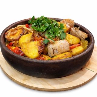 ოჯახური ღორის ხორცით