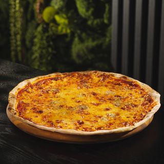 პიცა ოთხი ყველით