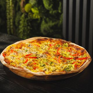 პიცა ბოსტნეულით და ყველით