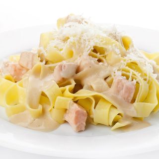 Fettuccine salmon