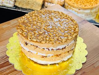 სნიკერსის ტორტი (22სმ)