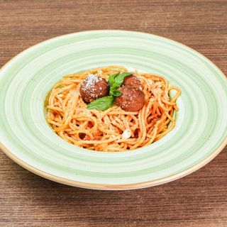 პასტა ქათმის ბურთულებით