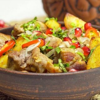 ოჯახური ღორის ხორცით