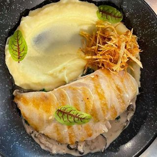 ქათმის სტეიკი პარმეზანის პიურეთი