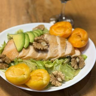 ქათმის სალათი გარგარის ჯემით