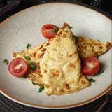 ომლეტი ბეკონით და ყველით