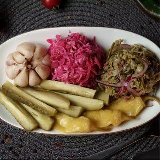 მწნილის ასორტი