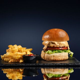 ვეგეტარიანული ბურგერი (+ ფრი და კეჩუპი)