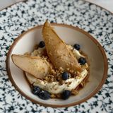 Cinnamon pear with maple syrup