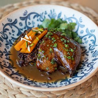 იხვის ბარკლის კონფი, ველური ბრინჯით და გლაზირებული სტაფილოთი