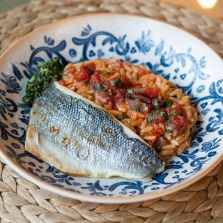 სიბასის ფილე, ორზო და გუაცეტოს სოუსი 