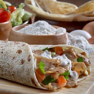 პიტა შაურმა ქათმის ხორცით