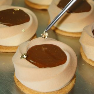 Vanilla mousse with pear & caramel
