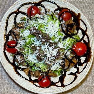 ქათმის ღვიძლის თბილი სალათი (350 გრ.)