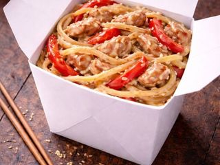 ნუდელსი ღორის ხორცით ნაღების სოუსით