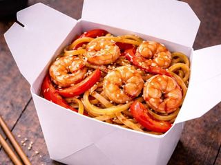 ნუდელსი კრვეტებით ტკბილ-ცხარე სოუსით