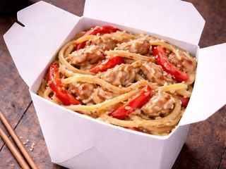 ნუდელსი ქათმით ნაღების სოუსით