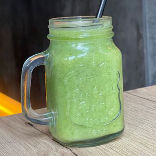 Cucumber Apple Chia Smoothie 