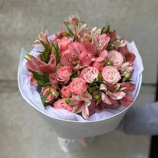 Premium Alstroemerias & Spray Roses