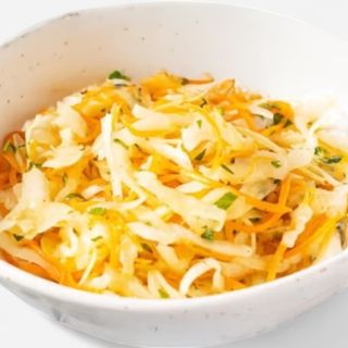 Салат из свежей капусты и моркови