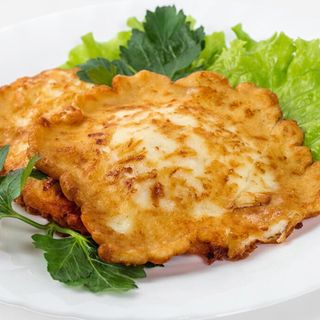 Отбивные из свинины в кляре c картофельном пюре