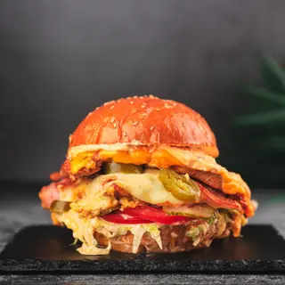 საფირმო ქათმის ბურგერი/Special Chiken burger