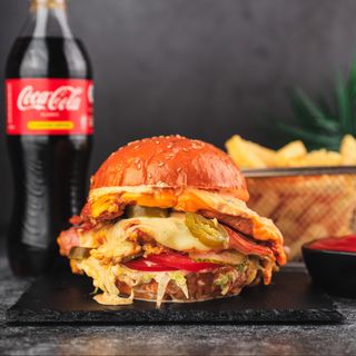საფირმო ქათმის ბურგერის კომბო/Special Chiken burger combo