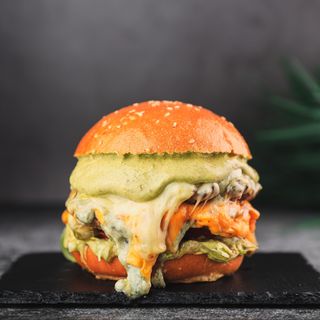 ლურჯი ყველის ბურგერი/Blue cheese burger