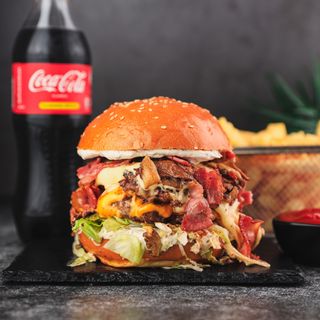ბურგერი ტრუფელის სოუსით კომბო/Burger with truffle sauce combo
