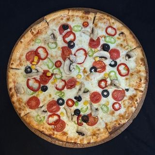 Vegetable pizza medium