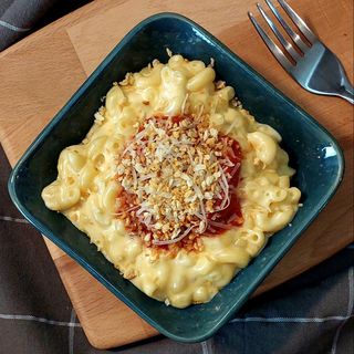Mac and Cheese with tomato sauce