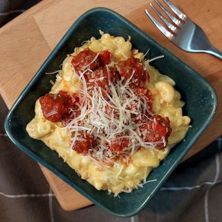 Meatballs a-la bolognese  Mac and Cheese
