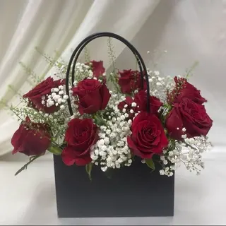 წითელი ვარდები (10ც)ჩანთით