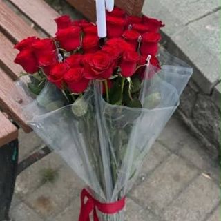 წითელი ვარდები ქოლგით (10ც)