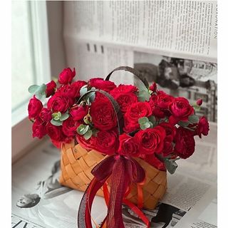 წითელი ვარდები ჩანთით