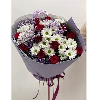 წითელი ვარდები და ქრიზანთემები