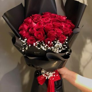 წითელი ვარდები და გიფსოფილები(20ც)