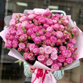 სპრეი ვარდების თაიგული