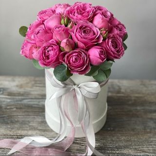 კომპოზიცია სპრეი ვარდებით