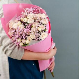 სპრეი ვარდები და გიფსოფილები