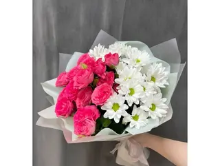 ქრიზანთემა და ვარდები