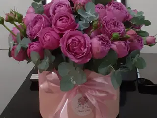 სპრეი ვარდები ბოქსში