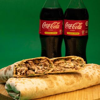 2 სტანდარტული შაურმა და 2 კოკა-კოლა