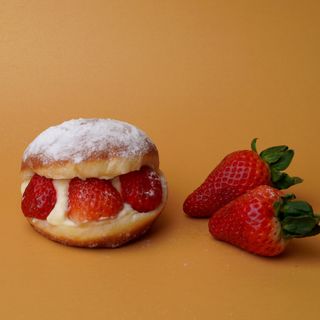 მარწყვის დონატი