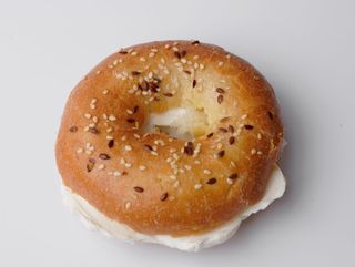 ბეიგელი კრემყველით