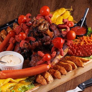 შებოლილი კანჭის დაფა (4 პერსონაზე)