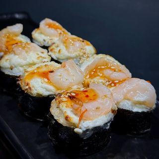 Baked roll with shrimp
