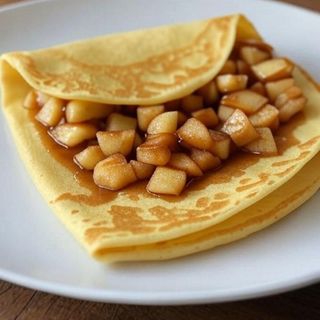 Crepe with apple and cinnamon