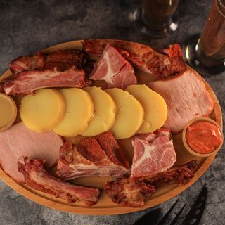 შებოლილი ხორცის დაფა